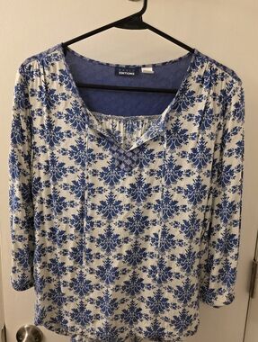 3/$6 Deal Blue and White Floral Women's Top